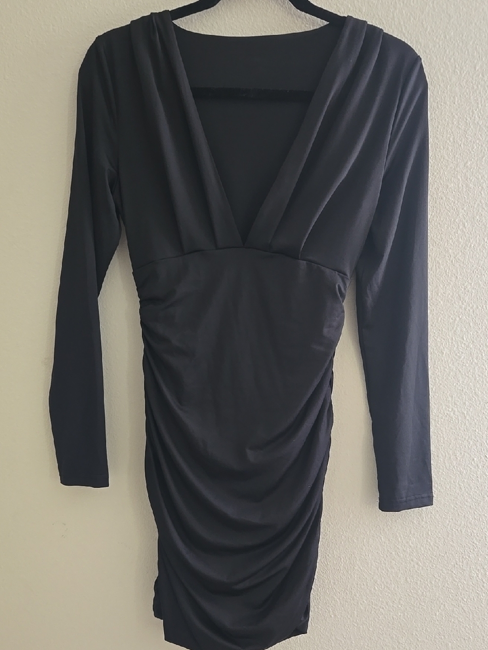 Women's Black V-Neck Long Sleeve Ruched Dress